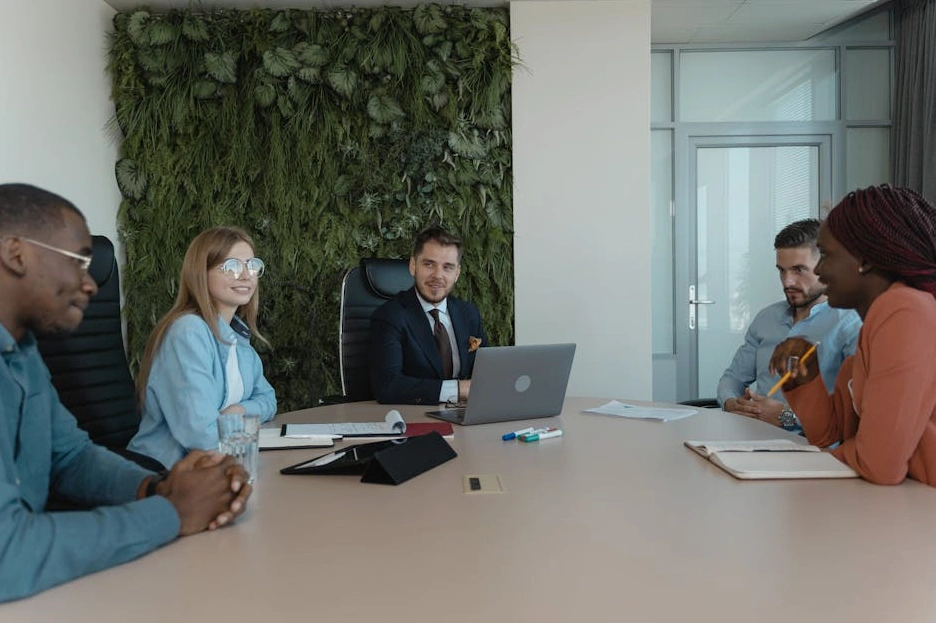 Tým Prime Strategy Partners při společném brainstormingu